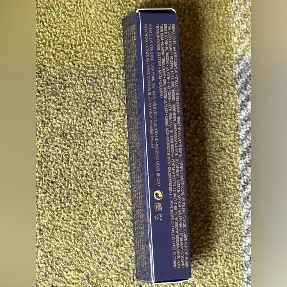 Estée Lauder Double Wear Stay-in-Place Flawless Wear Concealer: Light (Cool) 1C - Picture 3 of 14